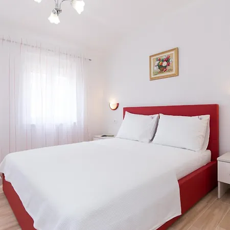 Lavanda With Relaxation Spot Of Swimming Pool In Scented Garden, Outdoor Terrace And Barbecue *